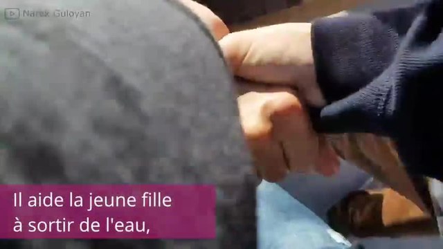 Elle s'assoit au bord de l'eau quand tout à coup...