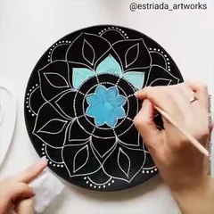 Elle peint des assiettes et le résultat est canon