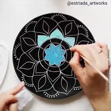 Elle peint des assiettes et le résultat est canon