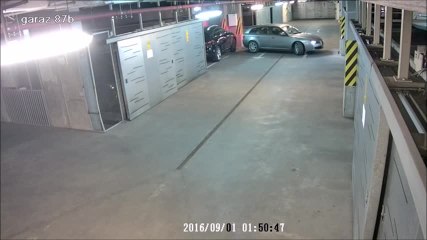 Un homme ivre prend le volant