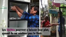 Elle met un frigo devant son restaurant pour les personnes pauvres