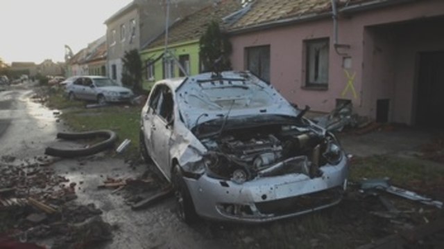 Tres muertos y 200 heridos tras un tornado en el sur de República Checa
