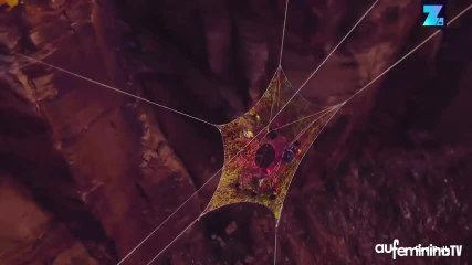 De la slack-line combinée à du base-jump !