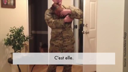 Un chien très heureux de retrouver son maître