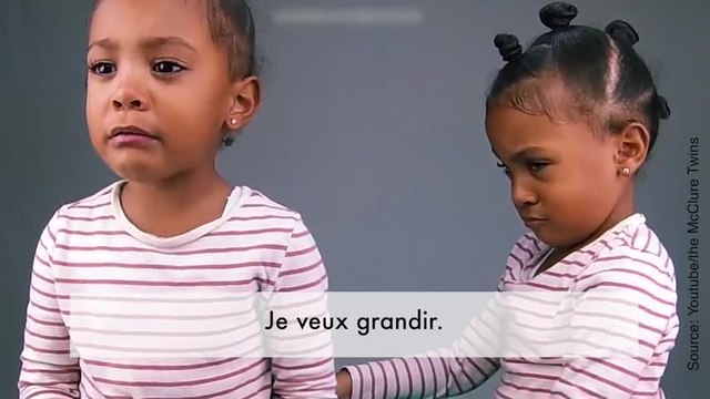 Ces sœurs jumelles sont jalouses l'une de l'autre