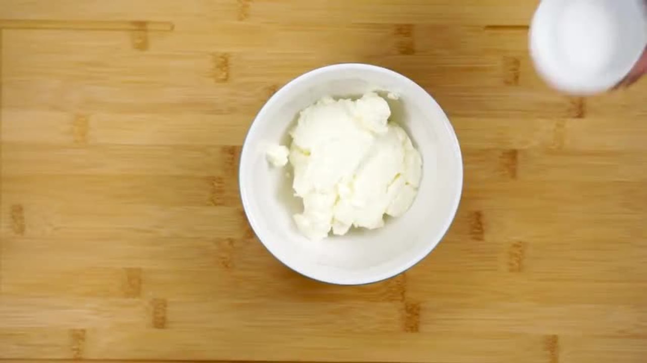 On vous montre comment préparer un délicieux cheesecake aux fruits !