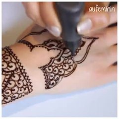 Download Video: Vidéo : un tatouage au jagua pour sublimer votre peau