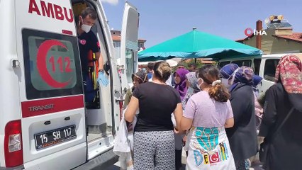 Bebeği kurtarmaya giden polis memuru dumandan etkilendi