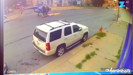 Un hélicoptère atterrit en pleine ville !