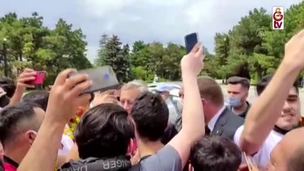 Galatasaray Kulübü Başkanı Burak Elmas, Anıtkabir'i ziyaret etti