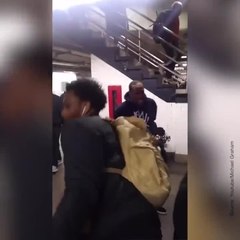 Il reprend la bande originale de Ghost avec brio