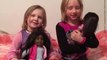 Elle offre des poupées noires à ses filles blanches