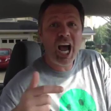 Un père rappe avec son petit garçon