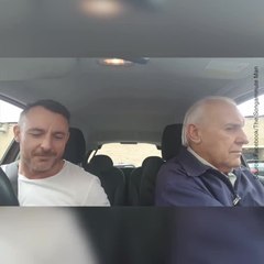 Il chante avec son père pour soutenir les malades d'Alzheimer