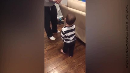 Voilà un fan de papier toilette, un vrai !