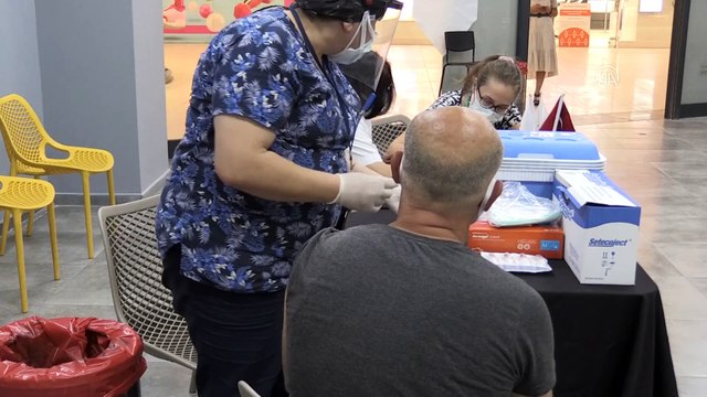 İZMİR - Alışveriş merkezinde aşı yapılmaya başlandı