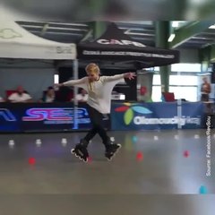 Une jeune fille fait du patin comme une pro