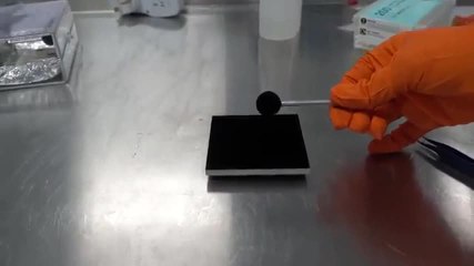 Une sphère de Vantablack devient invisible