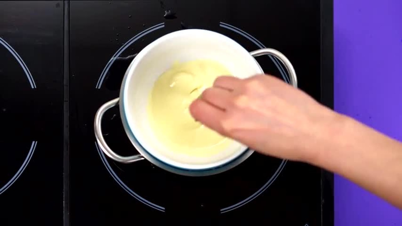 Ces petites sucettes de raisin au chocolat blanc ont l’air délicieuses