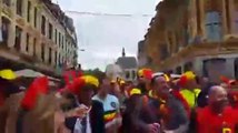 Une mamie au milieu des supporters belges