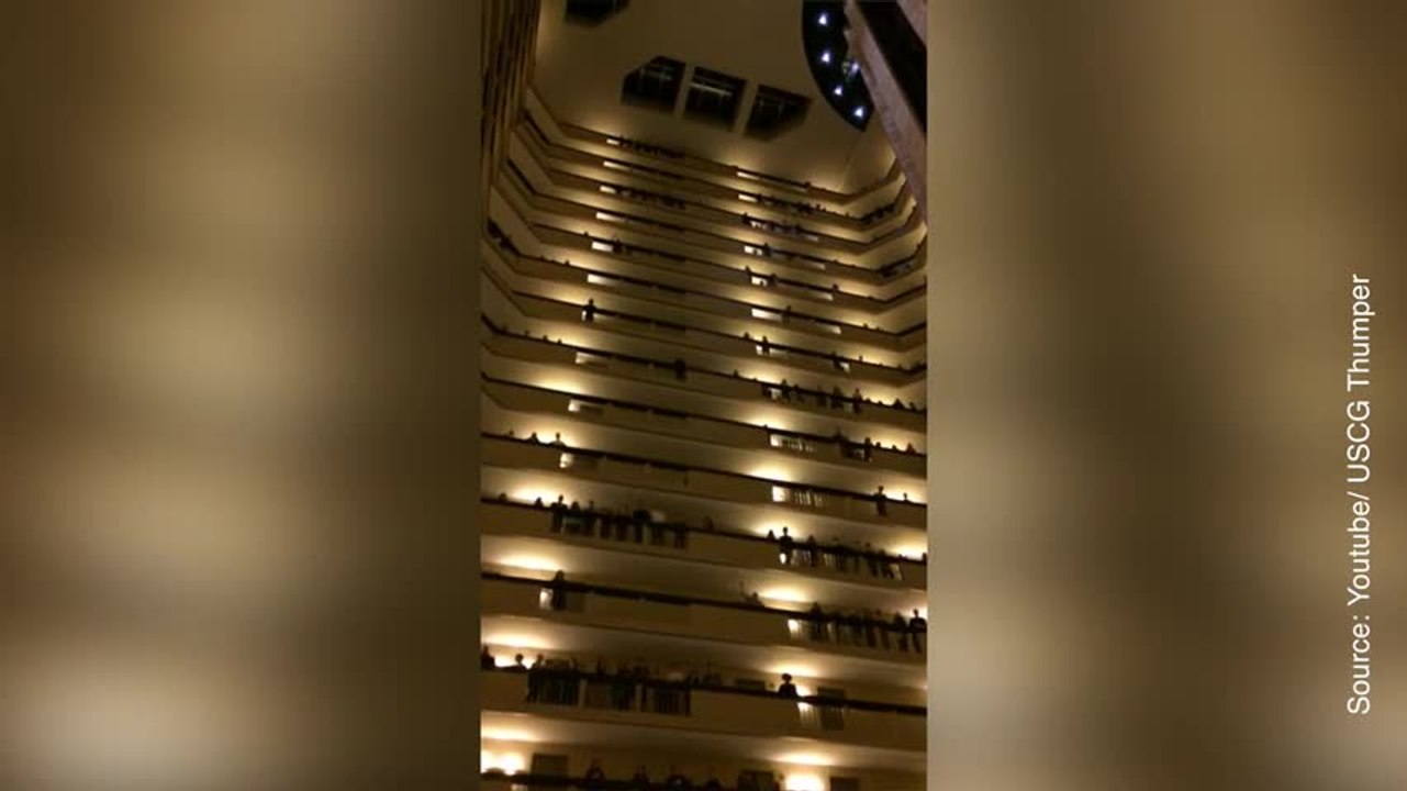 500 chanteurs entonnent l’hymne américain