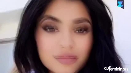 Kylie Jenner très sexy pour promouvoir ses cosmétiques