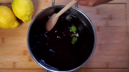 Limonade à la myrtille et au basilic