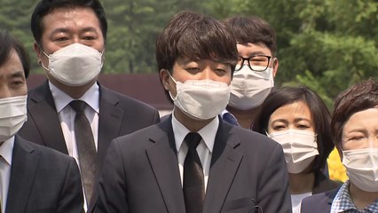봉하마을 간 이준석 "노무현 대통령 폄훼 막겠다" / YTN