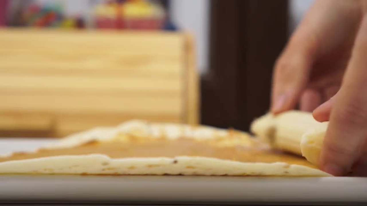 Makis banane : recette fingerfood facile banane cacahuète en vidéo