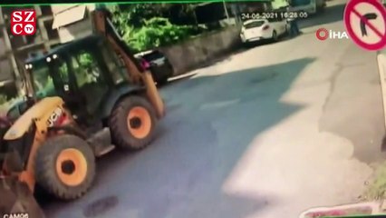 Download Video: Beykoz'da kaza yapan otomobilin yayayı ezdiği anlar kamerada