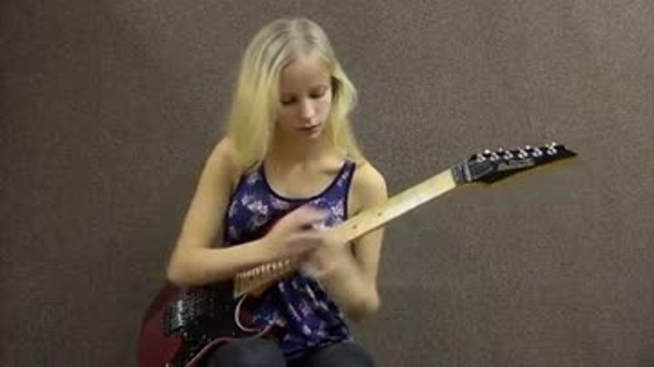 Elle reprend les 4 saisons à la guitare électrique