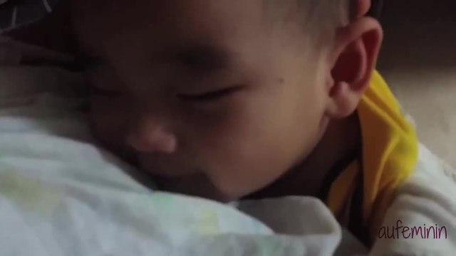 Ce bébé sourit quand son papa dit je t'aime