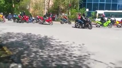 Un tramway percute des motards