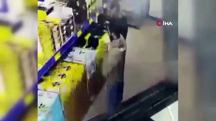 Marketten çay çalan hırsızlar güvenlik kamerasına yakalandı