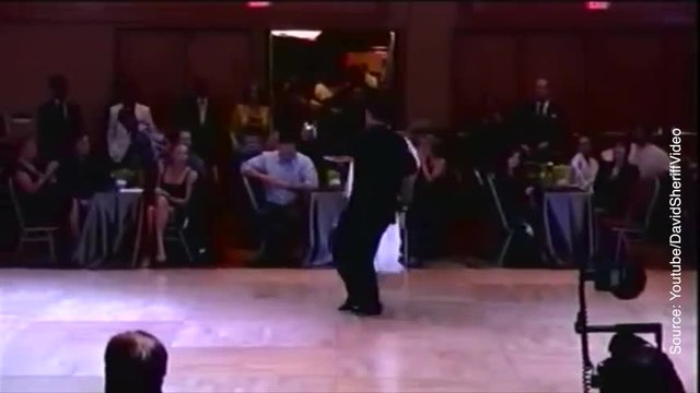 Cette vieille dame a le rythme dans la peau !