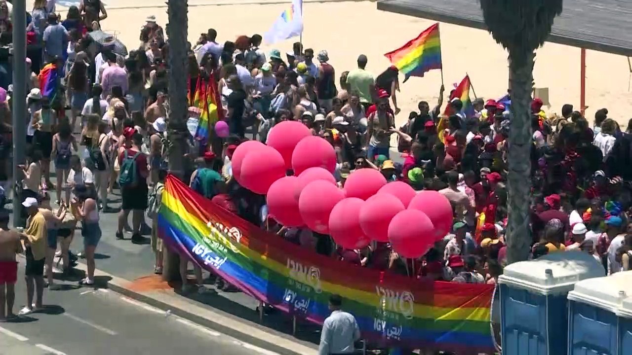 Tel Aviv parties with Pride, defying virus