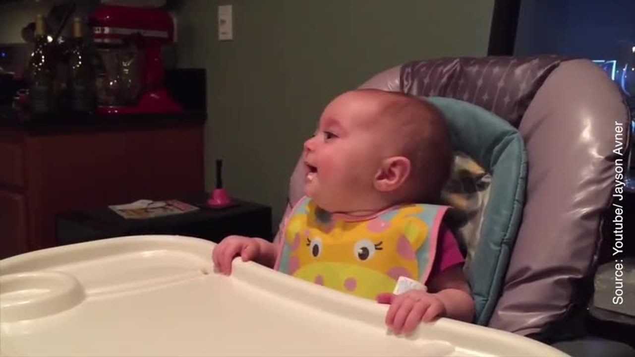 Cette petite fille a un rire communicatif !