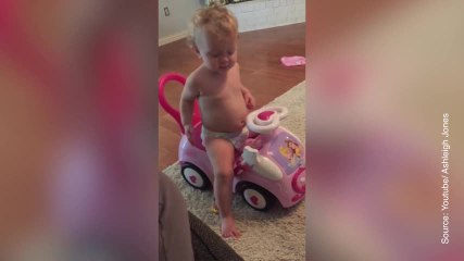 FR_Mama, was ist DAS - Der eigene Bauchnabel überfordert diese kleine Maus komplett