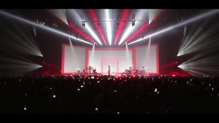 Shy''m en concert pour le Paradoxale Tour.