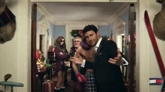 Mode de Noël preppy en vidéo : Collection Holiday Tommy Hilfiger