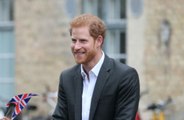 Príncipe Harry embarca para o Reino Unido em meio a uma perseguição de carros