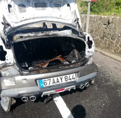 Seyir halindeyken yanan otomobil küle döndü