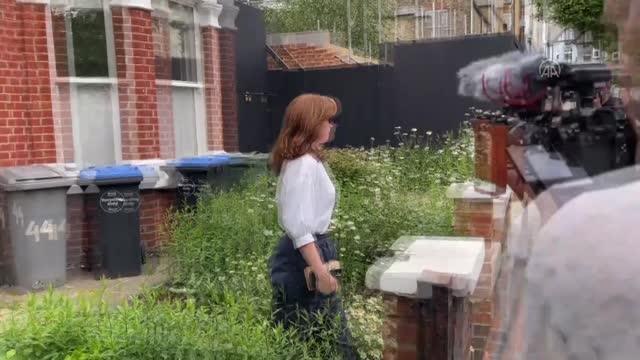 Eşini aldattığı ortaya çıkan İngiltere Sağlık Bakanı Hancock, görevine devam edeceğini söyledi