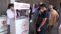 DİYARBAKIR - 3 ayrı mobil aşı noktasında vatandaşlar Kovid-19'a karşı aşılanıyor