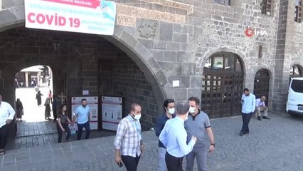 Tarihi Ulu Camii avlusunda mobil aşı uygulama noktası kuruldu, aşı olmak isteyenler sıraya girdi
