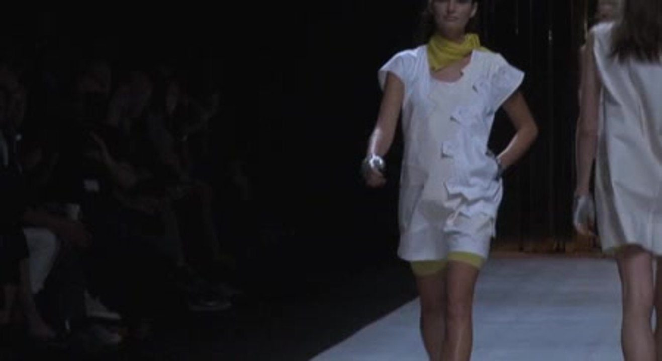 Défilé Marithé & François Girbaud : vidéo Marithé & François Girbaud - Défilé Marithé & François Girbaud printemps-été 2011