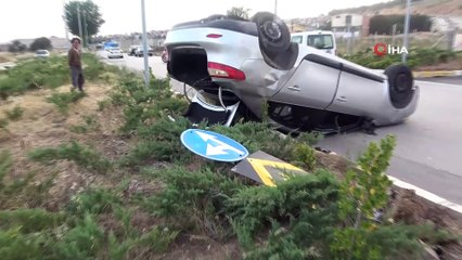 Uşak'ta otomobil ters döndü: 3 yaralı