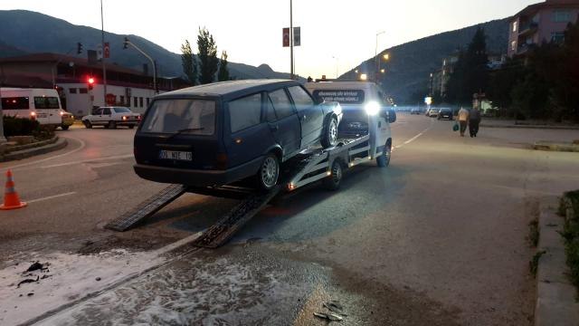Ankara'da otomobil alev aldı, sürücü yanmaktan son anda kurtuldu