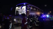 AKSARAY - Otobüs ile minibüs çarpıştı: 12 yaralı