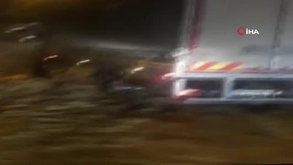 Devrek yolunda şiddetli yağmur nedeniyle araçlar mahsur kaldı